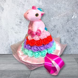 ovis ballagócsokor, rózsaszín alapon, szivárványos habrózsa díszítéssel, tüllel és egy aranyos rózsaszin unikornissal