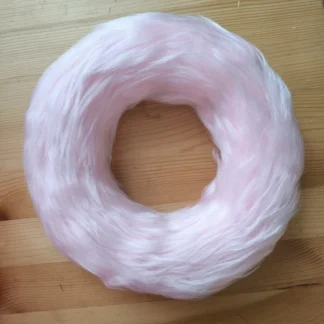babarózsaszín középhosszú szálú műszőrmével körben fedett szalmakoszorú, 20 cm+szőrme, adventi koszorúnak vagy kopogtatónak.
